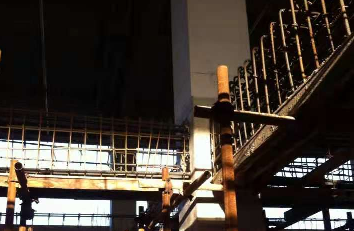 黄南一厂房梁柱截面加大施工